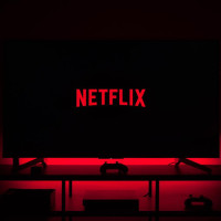 5 Film dan Serial Netflix Rilis Januari 2023, Banyak yang Seru!