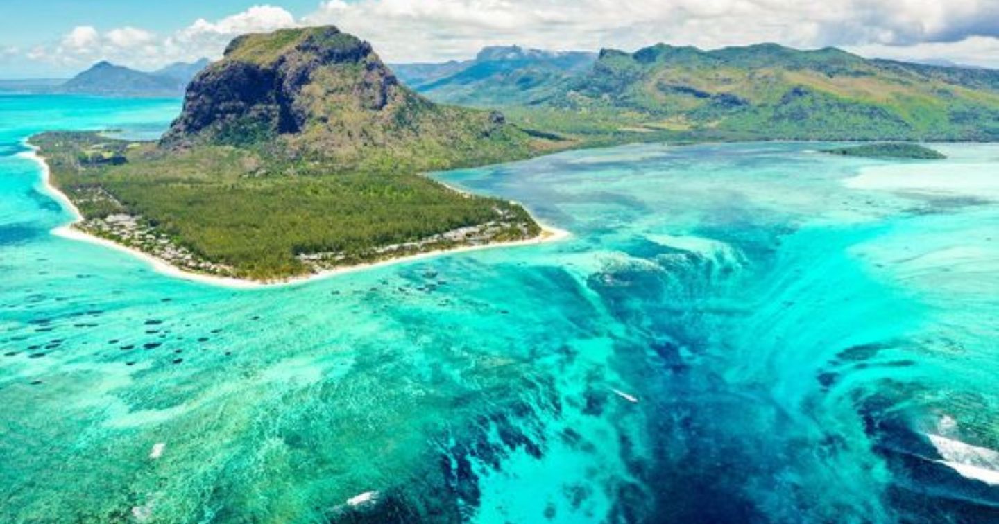 Ilusi Air terjun bawah laut Mauritius