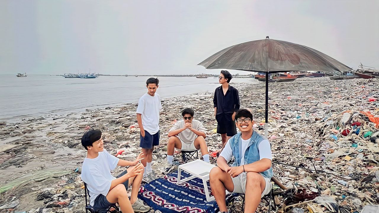 Pandawara Group Mengunjungi Pantai Penuh Sampah | Sumber : Instagram/pandawaragroup