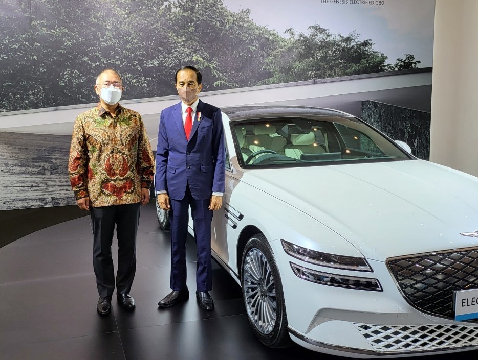 Chairman Hyundai Motor Group, Chung Euisun (kiri) dan Presiden Republik Indonesia, Joko Widodo (kanan) | Hyundai Motor Indonesia