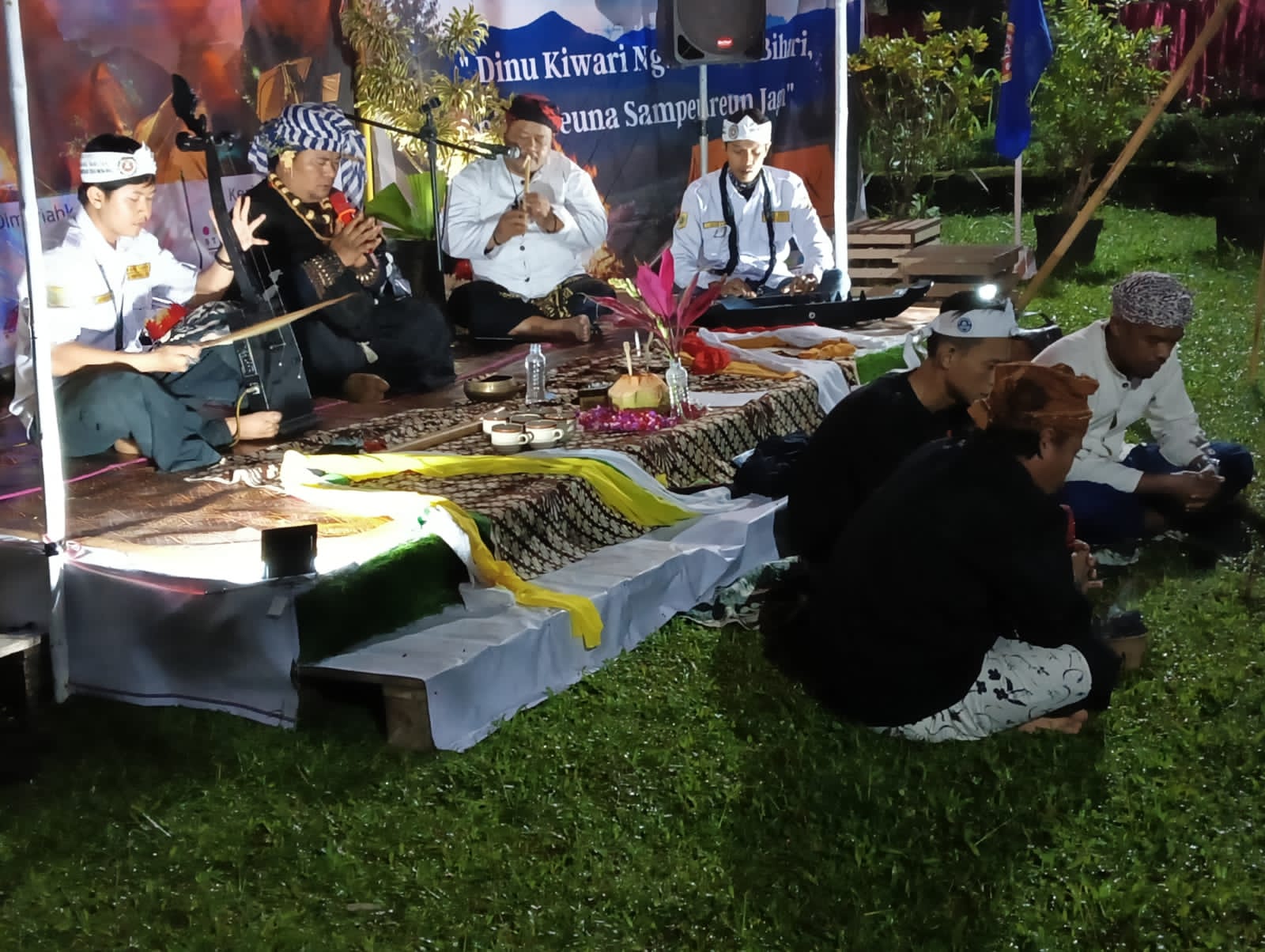 musik tradisional tarawangsa